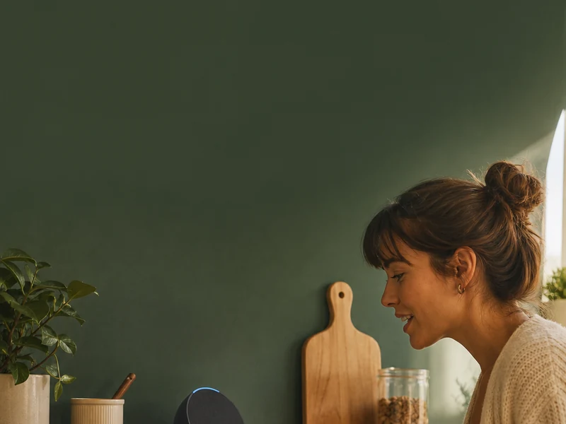 Petite enceinte connectée générique utilisée pour un minuteur dans une cuisine